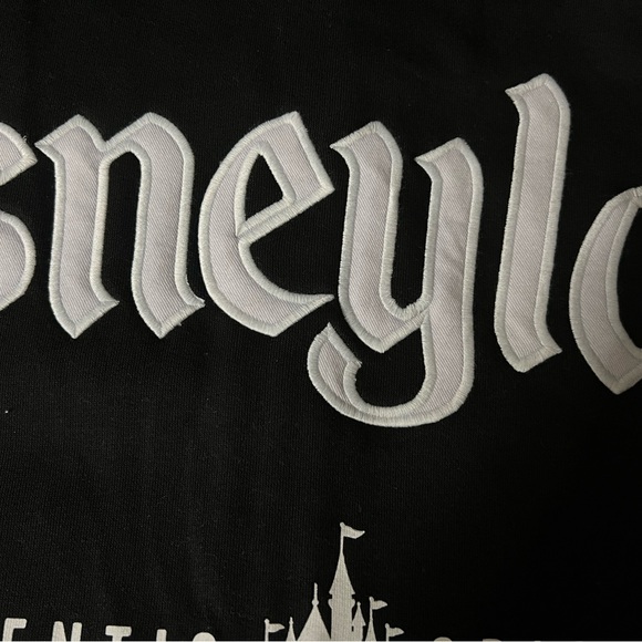 DISNEYLAND VINTAGE AUTHENTIC ORIGINAL ZIPPED BLACK HOODIE NEW WITHTAGS - Picture 3 of 7